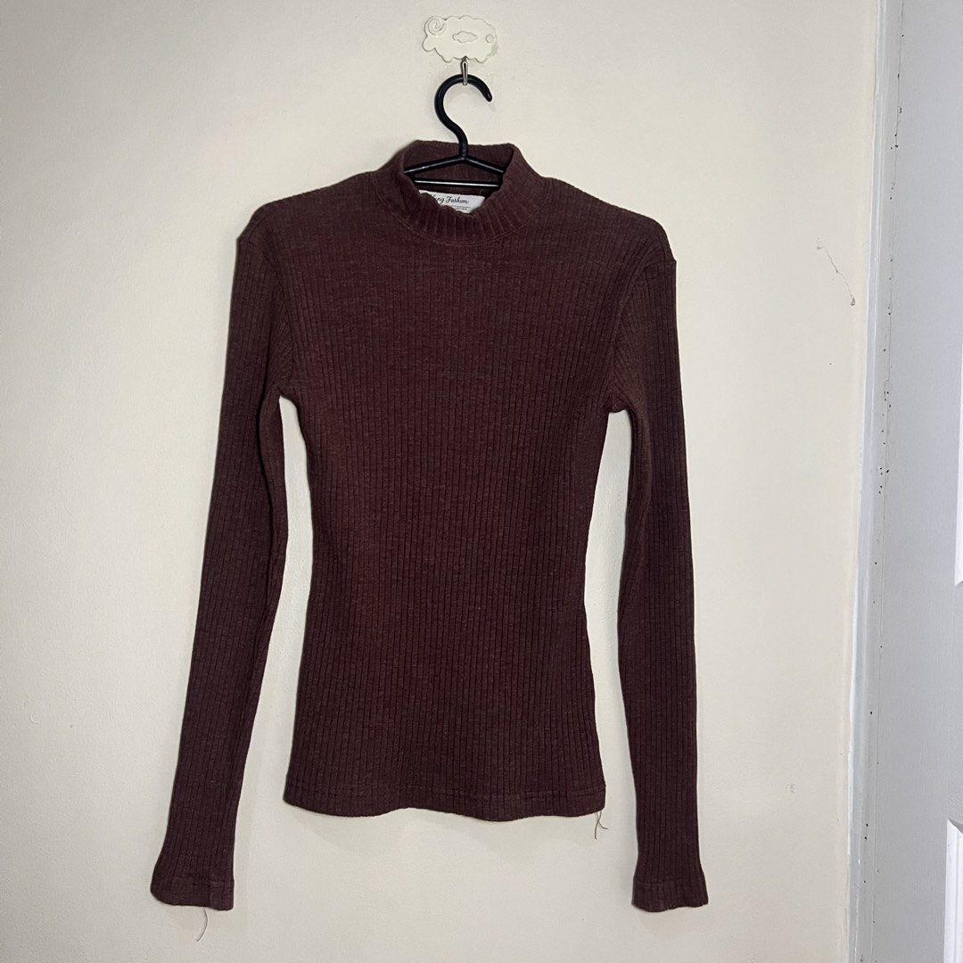 Brown Ribbed Turtleneck Long Sleeve Top (Category: Longsleeves) located in Marikina City. Submitted by preloved.mana (Listing ID 1465944981, Image 2). Description: - Brown - turtle crew neck - soft and stretchy ribbed fabric - MOP: gcash, maya - MOD: jnt, lalamove - LOC: marikina.