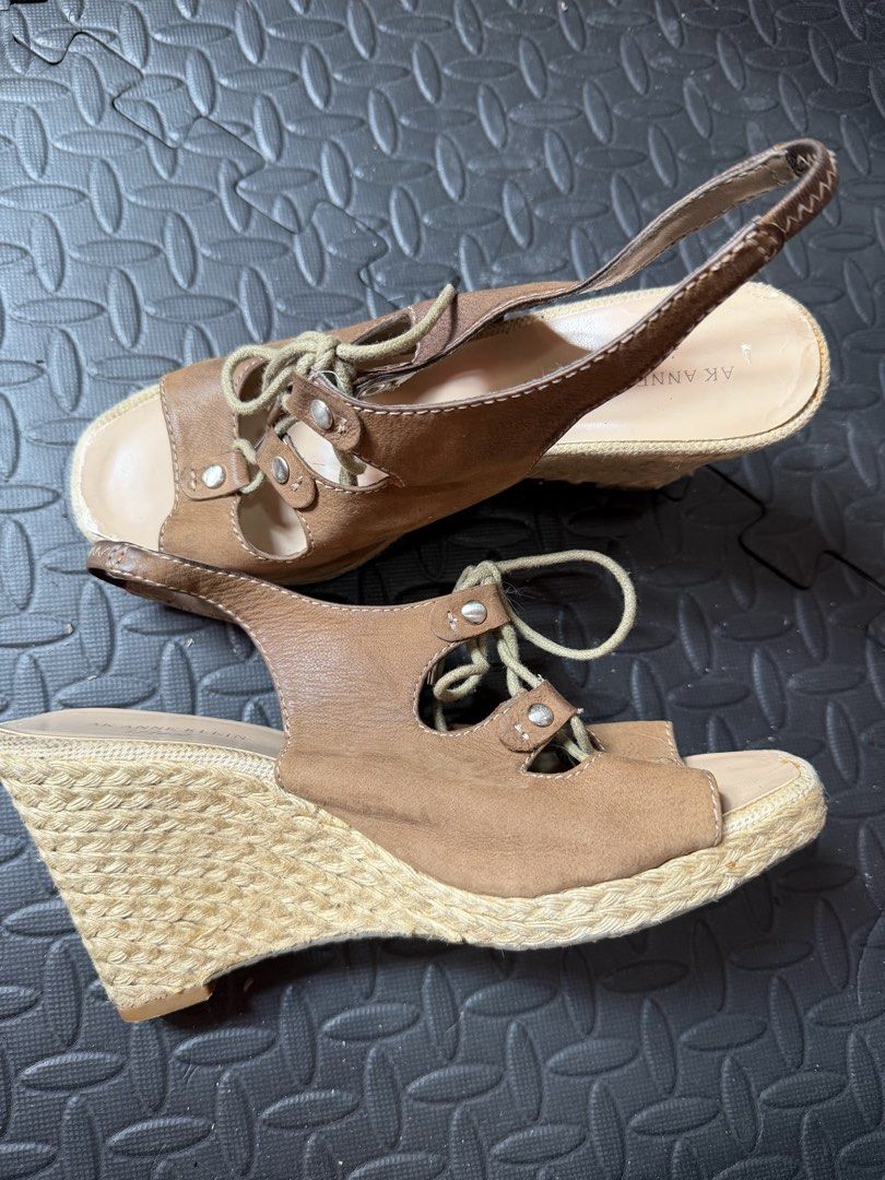Brown Wedge (Category: Wedges) located in Quezon City. Submitted by krtstn (Listing ID 1465799526, Image 1). Description: 3.5” heels.