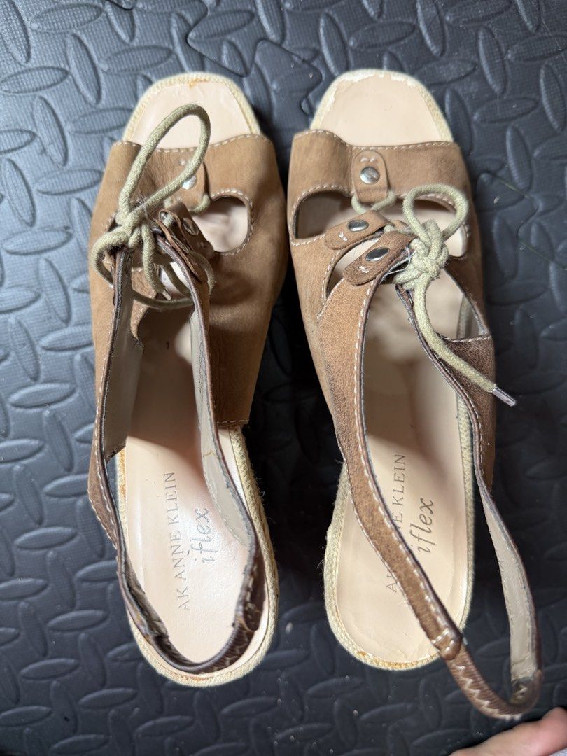 Brown Wedge (Category: Wedges) located in Quezon City. Submitted by krtstn (Listing ID 1465799526, Image 2). Description: 3.5” heels.