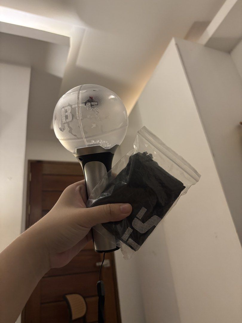 BTS Official Light Stick Ver. 2 Army Bomb (Category: K-Wave Merchandise) located in Cainta. Submitted by greenshirts (Listing ID 1465917231, Image 2). Description: Product: Official BTS Light Stick Version 2 Price: 800 RFS: Not really using it anymore since not a fan Issues: Slightly damaged box (Dents and Signs of opening) Location: Antipolo (Cogeo) , LRT stations from Antipolo to Katipunan Delivery: Lalamove or Meetup Other: - Bought it for the