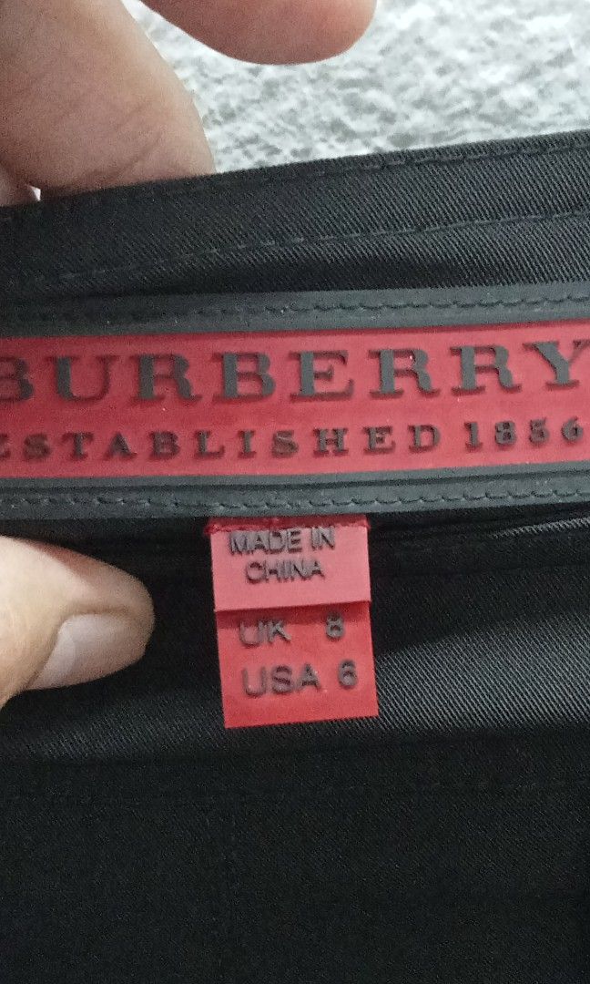 Burberry (Category: Luxury Apparel) located in Naga. Submitted by aboy1234245 (Listing ID 1465774215, Image 3). Description: Burberry Asnew W31-L41.