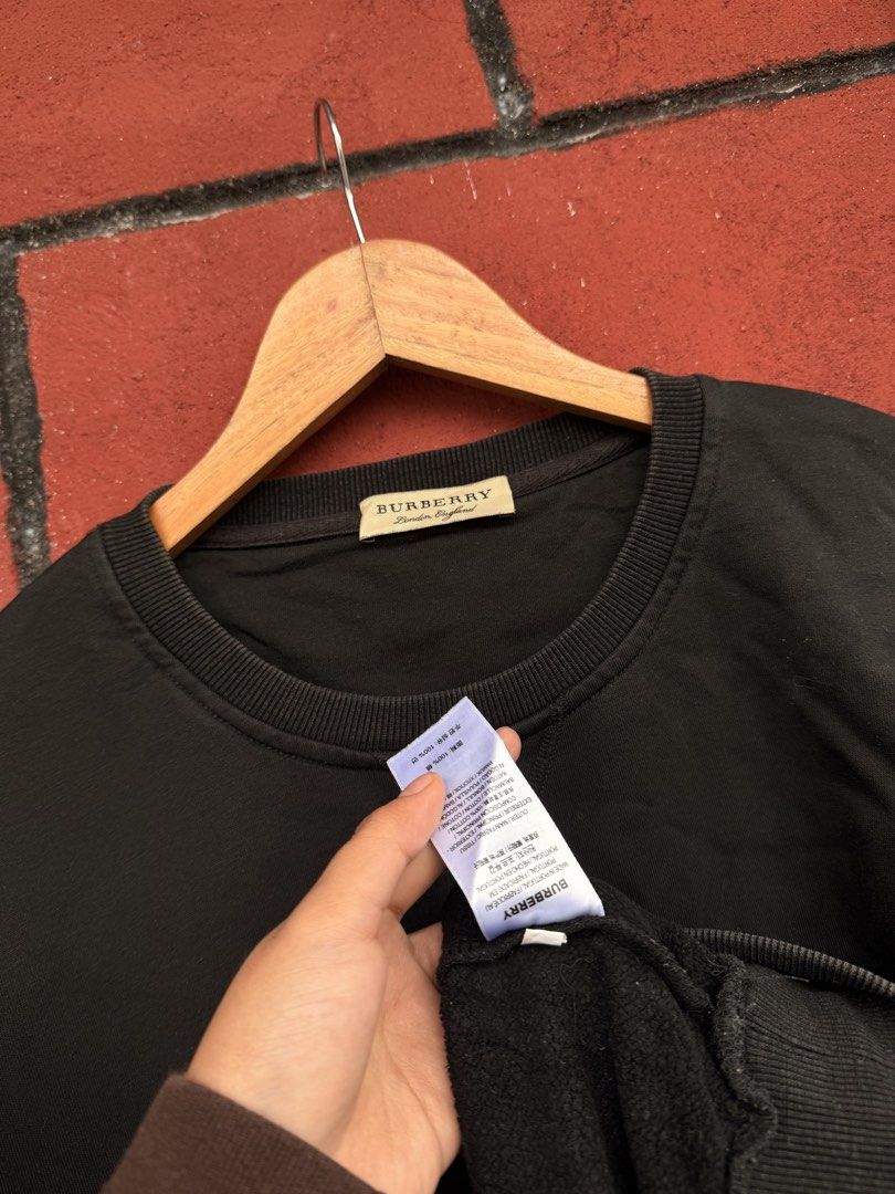 Burberry (Category: Luxury Apparel) located in Baguio. Submitted by mardimercredi14 (Listing ID 1465844943, Image 3). Description: 🔥 Burberry Dimensions: 25*29 Condition: very good Color Rate: 9 ❌ faded garters ❌ needs laundry.