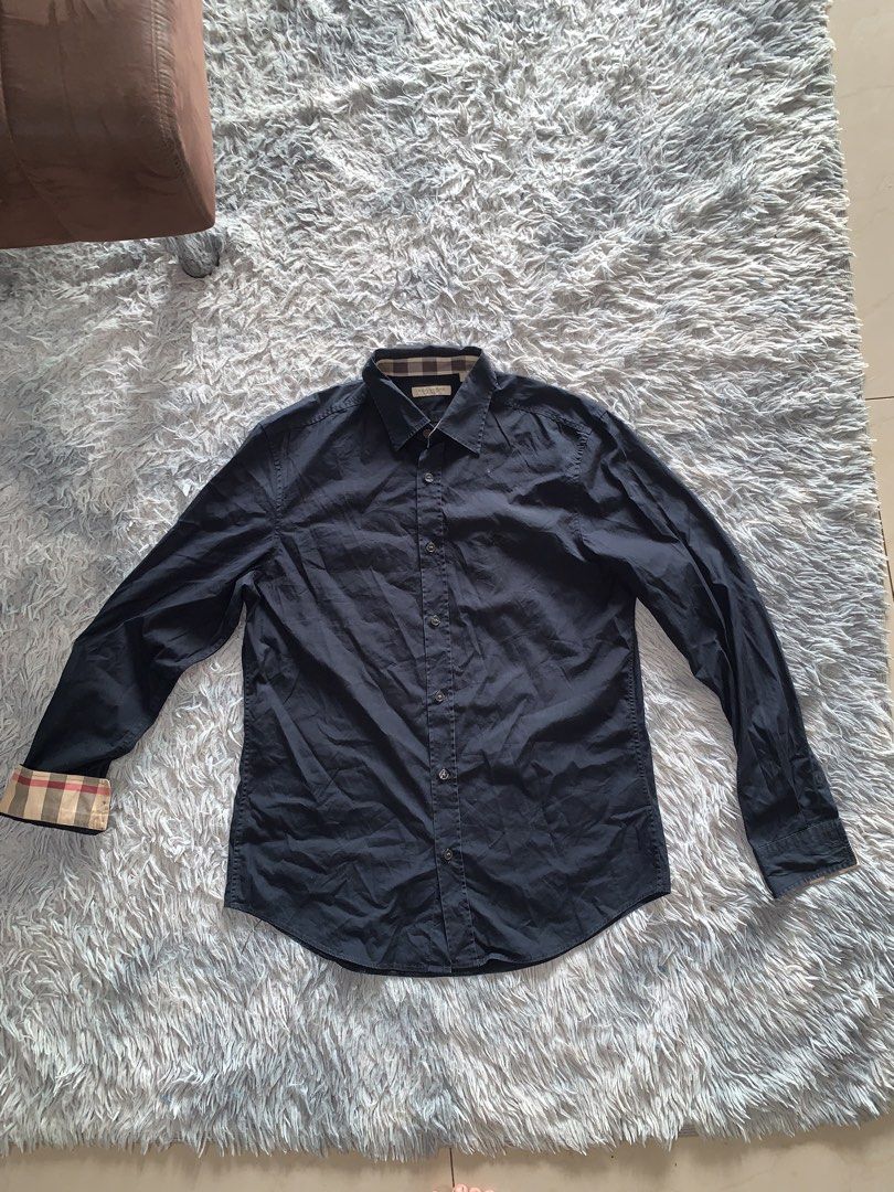 burberry brit (Category: Coats, Jackets and Outerwear) located in Antequera. Submitted by litsthrift (Listing ID 1465793904, Image 1). Description: Dimes:20.5 X28 good condition no issue.