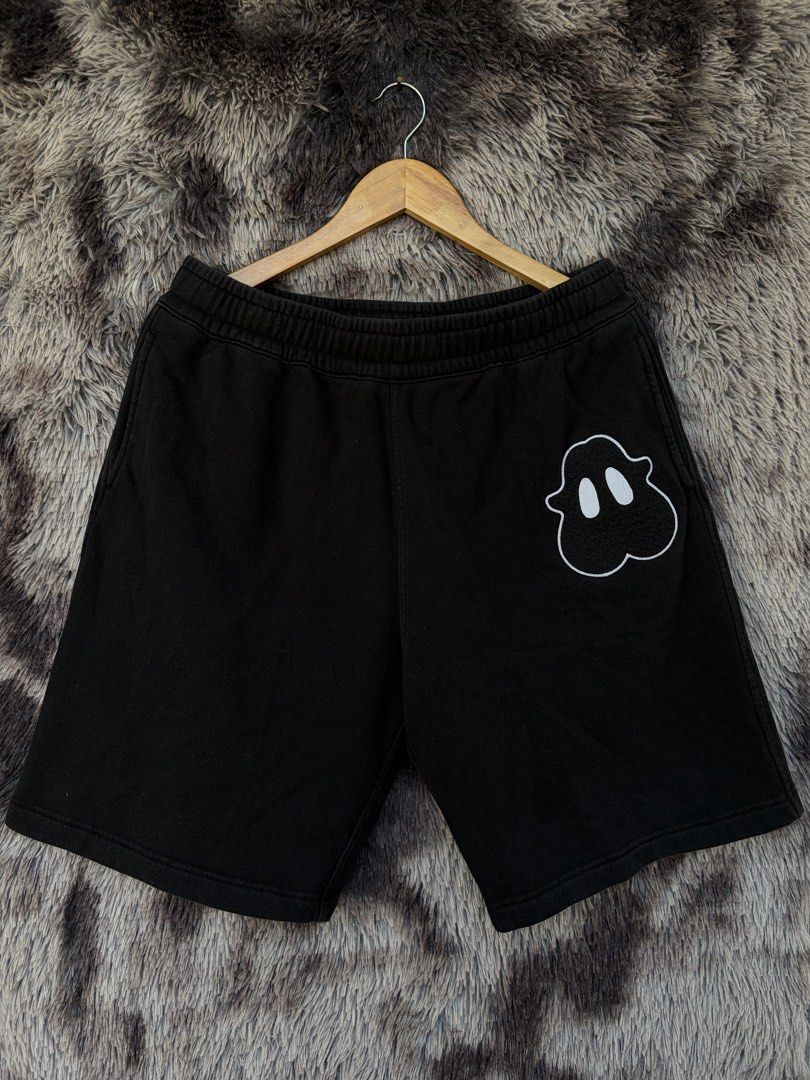 Burberry Ghost Patch Black Sweatshorts Size M (Category: Shorts) located in Bacong. Submitted by kristalays (Listing ID 1465910718, Image 1). Description: - Brand: Burberry - 31-36’ waist, 20.5’ length, 13’ leg hole - Excellent condition - No issues - Color: Black - Size: Medium - Authenticity: Made in China, Code 8051925 on inner tag.