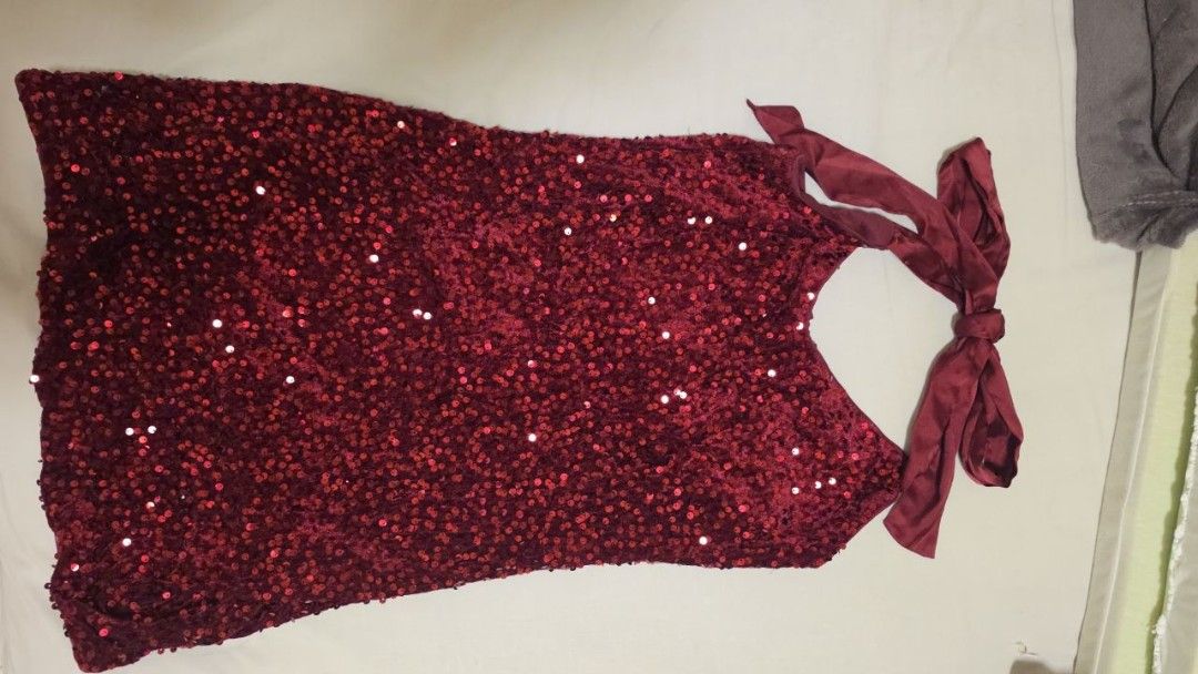 Burgundy Sequin Halter Mini Dress (Category: Dresses) located in Pasig City. Submitted by noelrb (Listing ID 1465762593, Image 2). Description: .