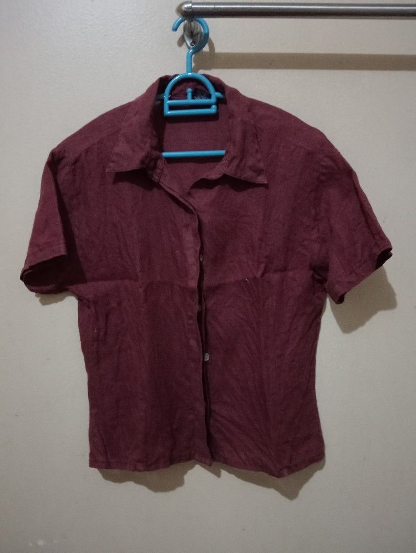 Button Down Shirt (Category: Shirts) located in Makati City. Submitted by YSL80022 (Listing ID 1465901437, Image 1). Description: - Brand: Lands' End - Color: Deep Maroon - Size: Medium (M) - Material: 100% breathable linen cotton - Fit: Regular collar, button-front closure - Origin: Made in the Philippines - Condition: Classic casual staple, great for everyday wear RFS: weight gain.