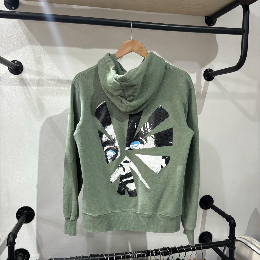 Cactus Jack Astroworld pullover hoodie (Category: Coats, Jackets and Outerwear) located in Bambang. Submitted by heats777 (Listing ID 1465828278, Image 3). Description: Excellent condition No issue Size: M on tag.