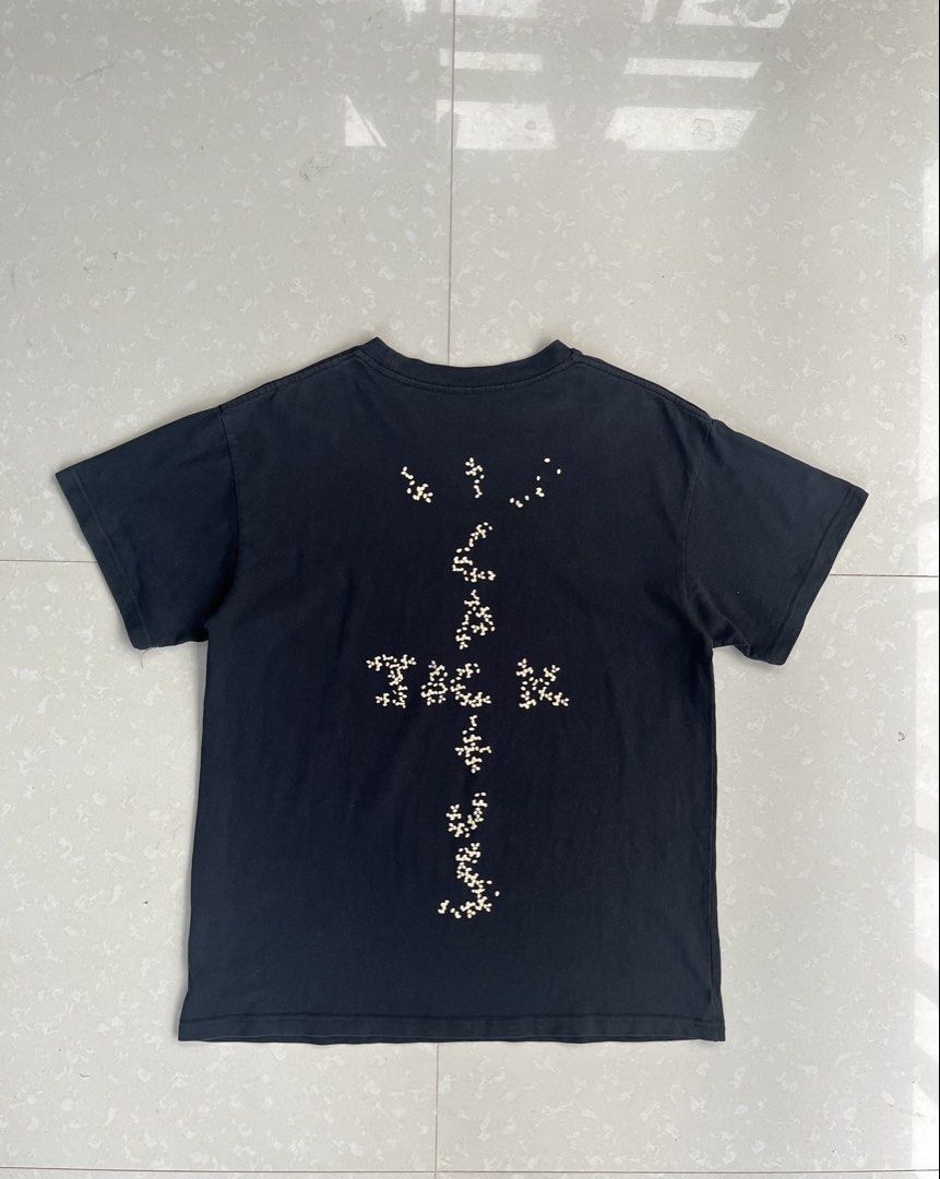 Cactus jack x Mcdo (Category: Tshirts & Polo Shirts ) located in Manila. Submitted by justthrift161 (Listing ID 1465762316, Image 2). Description: I’m Cactus jack x mcdo 21x27 Complete tags Color rate: 9/10 Issue: minimal hairlines sa front konti lang Excellent condition Dm📩📩.
