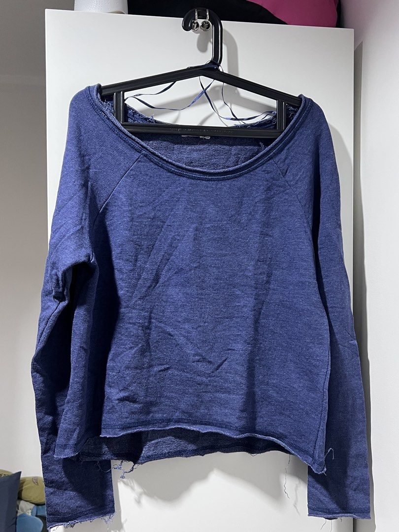 CALLICE Blue Raw Hem Sweatshirt Size M (Category: Longsleeves) located in Manila. Submitted by shijin_007 (Listing ID 1465845899, Image 1). Description: - Brand: Callice - Size: Medium - Color: Blue - Design: Wide round neckline with raglan sleeves - Detail: Raw edge hem and cuffs for a casual, distressed look - Fabric: Soft knit texture - Style: Great casual piece for everyday throw-on wear Pickup/Delivery Options: •Full payment required first b