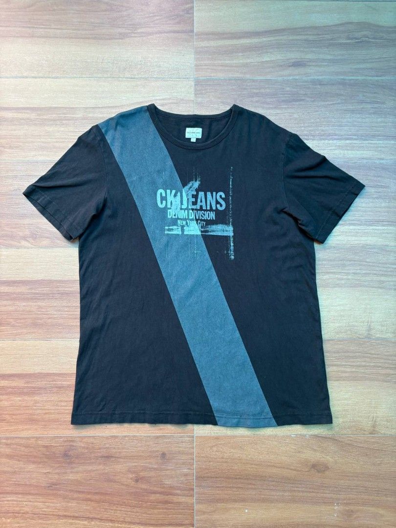 CALVIN KLEIN JEANS GRAPHIC TEE (Category: Tshirts & Polo Shirts ) located in Tacurong. Submitted by ukayutopia (Listing ID 1465871762, Image 1). Description: Dimes: W21×L27 Condition: 9/10 Size on tag: Large Issue: None ‎.