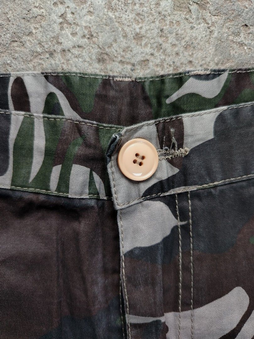 Camouflage Combat Trousers (Category: Trousers) located in Muntinlupa City. Submitted by lokalthriftco. (Listing ID 1465824344, Image 3). Description: Size 38 Issue sa last pic Need wash Good condition.