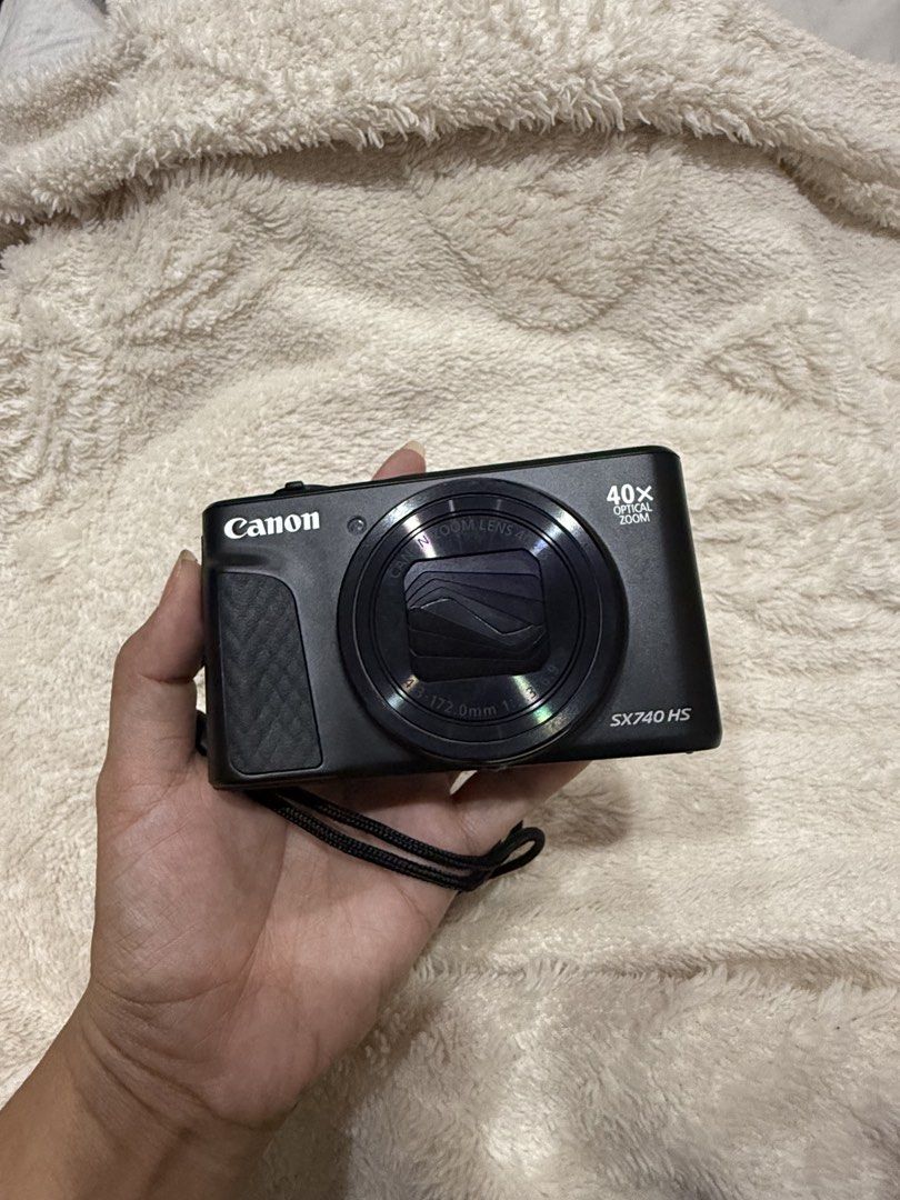 Canon PowerShot SX740 HS Digital Camera (Category: Cameras) located in Talavera. Submitted by summerhazy (Listing ID 1465787122, Image 2). Description: - Model: Canon PowerShot SX740 HS (Black) - Condition: Like new with original retail box - Resolution: 20.3 Megapixels for sharp, clear photos - Zoom: 40x optical zoom to capture distant subjects easily - Video: Stunning 4K video recording capability - Connectivity: Built-in Wi-Fi and Bluetooth fo