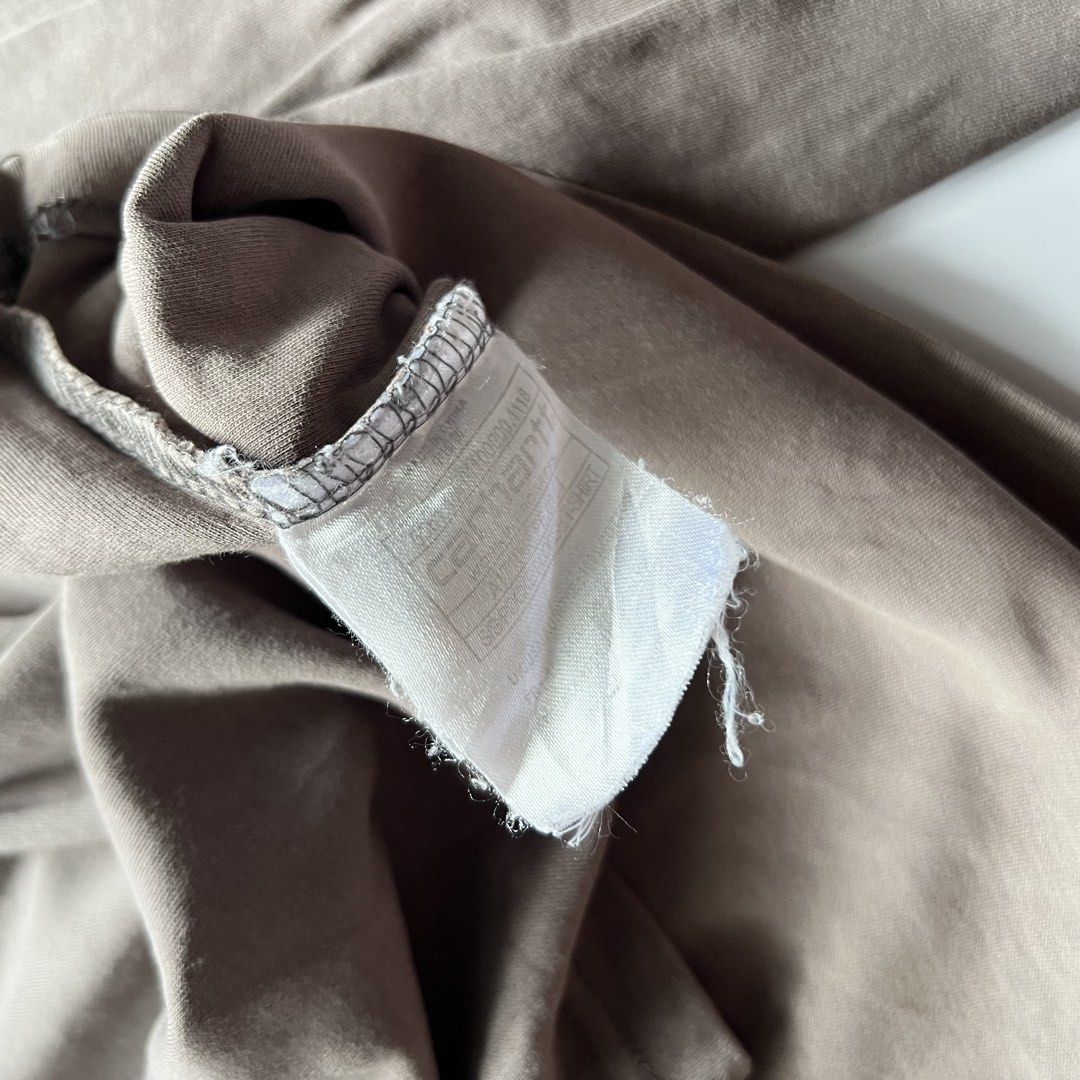 Carhartt Pocket Long Sleeve (Category: Coats, Jackets and Outerwear) located in Makati City. Submitted by merto_side (Listing ID 1465819227, Image 3). Description: Carhartt Pocket Long Sleeve Dimes:W22xL26 Issue:none Color rate:8.5/10 ₱300 +Shipping Fee.