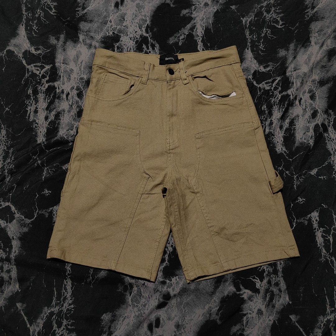 Bershka Double Knee Carpenter Jorts (Category: Shorts) located in Taguig. Submitted by mr.gbh (Listing ID 1465933480, Image 2). Description: Bershka Double Knee Carpenter Jorts Size: 30 L-21.5/H-10 Excellent Condition Php,499.