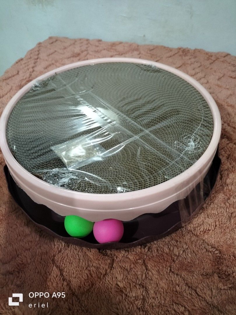 Cat scratch toys & teasing (Category: Homes & Other Pet Accessories) located in Bacoor. Submitted by directsupplier88 (Listing ID 1465791243, Image 2). Description: 300+ yan online eto 250 lang May freebies pa na toy teasing 😊 4sets available LOC BACOOR CAVITE.