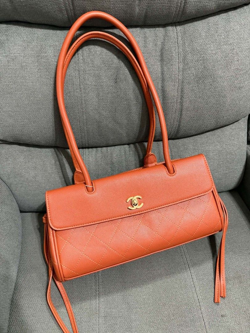 CC Essentials (Category: Shoulder Bags) located in Quezon City. Submitted by luxxechic (Listing ID 1465788379, Image 1). Description: with microchip code pure leather good as new no issue avtual photo posted japan preloved mop: gcash.