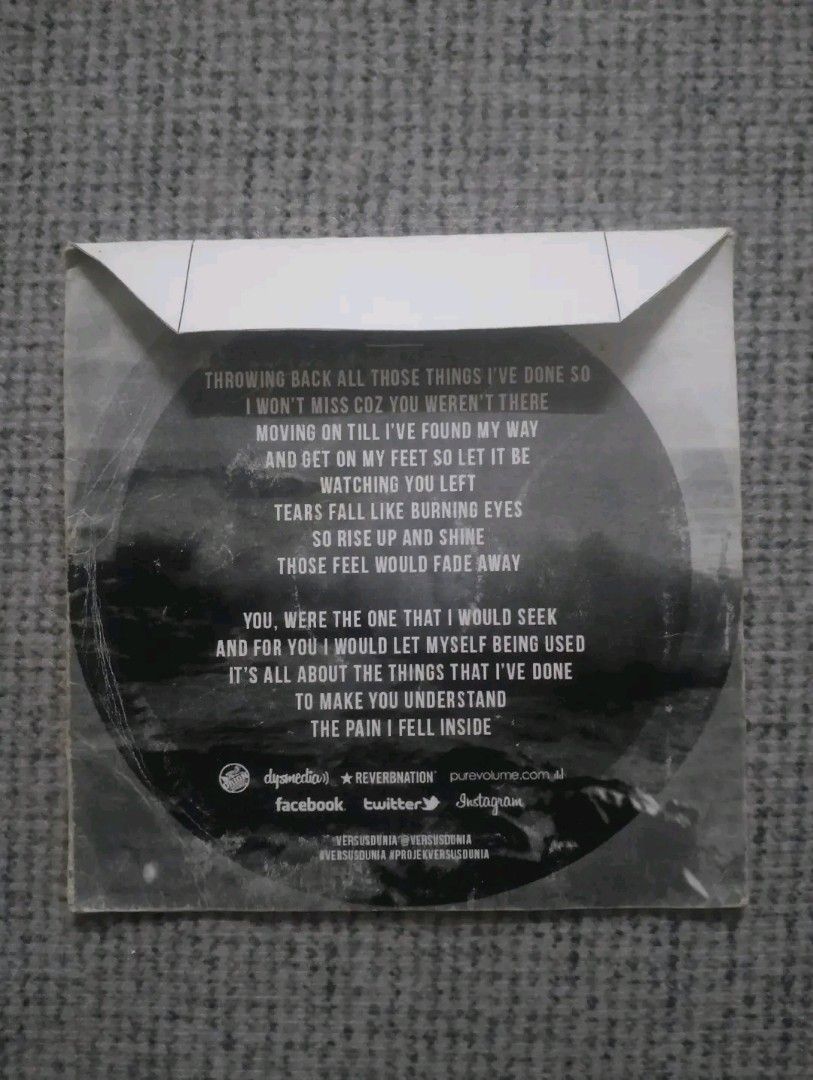 CD versus dunia-throwback (Category: CDs & DVDs) located in Kuala Lumpur. Submitted by ri_yagami (Listing ID 1465868097, Image 2). Description: CD versus dunia-throwback.band alternative rock dari Ipoh,perak.rm5.pos bayar jnt.minat sila chat .