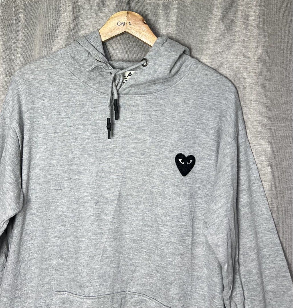CDG Play hoodie w spellout logo (Category: Coats, Jackets and Outerwear) located in General Trias. Submitted by luxfinds2019 (Listing ID 1465845306, Image 3). Description: Cdg play! 1299 shipped Medium to large 22by27 Excellent condition 💯 Loc laguna Pm.