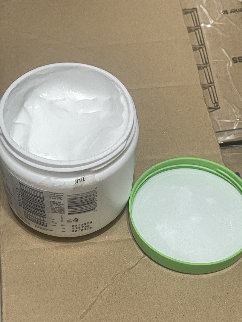 Cetaphil Moisturizing Cream 453g (Category: Face Care) located in Manila. Submitted by lwnhh (Listing ID 1465832844, Image 2). Description: - Product: Cetaphil Moisturizing Cream Large Tub - Net Weight: 453 grams - Skin Type: Ideal for dry to very dry and sensitive skin - Benefits: 48-hour long-lasting hydration and moisture barrier repair Expiry: February 2028 RFS: Not for my skin type, barely used and just removed the tin foil.