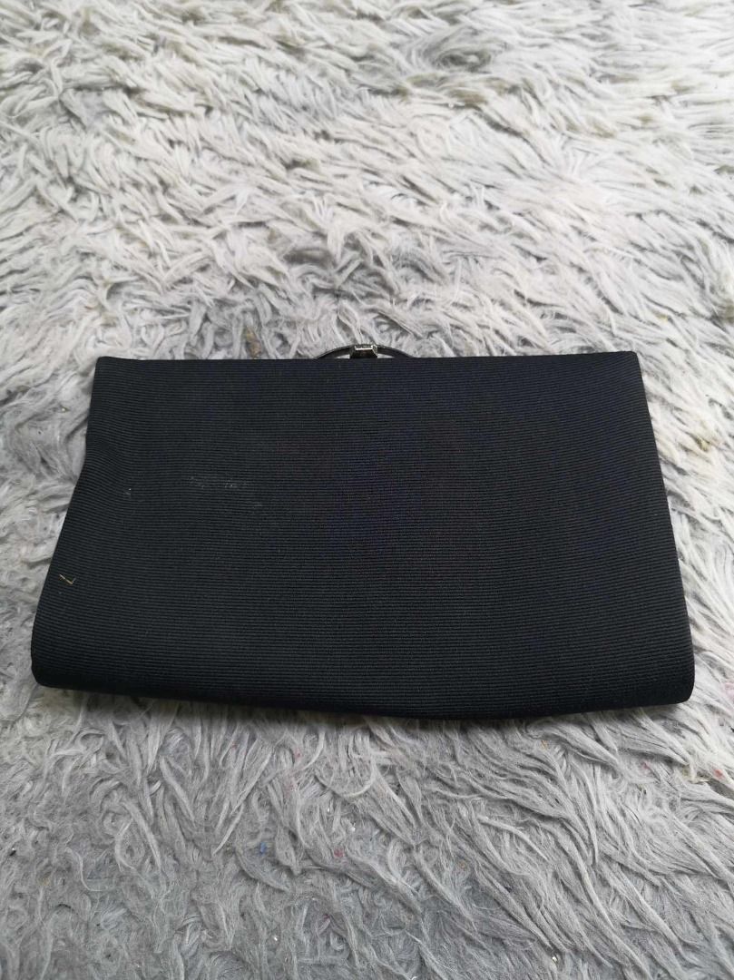 Chain Strap Kiss Lock Closure Structured Evening Clutch (Category: Clutches) located in Santa Cruz. Submitted by jmy_surplus.2 (Listing ID 1465888017, Image 1). Description: Size ; L - 6 W - 9 Color ; Black Type ; Clutch Brand ; No brand Material ; Synthetic Style ; Black kiss Lock Clutch Bag LR 129 JMY 5 Batch #224.