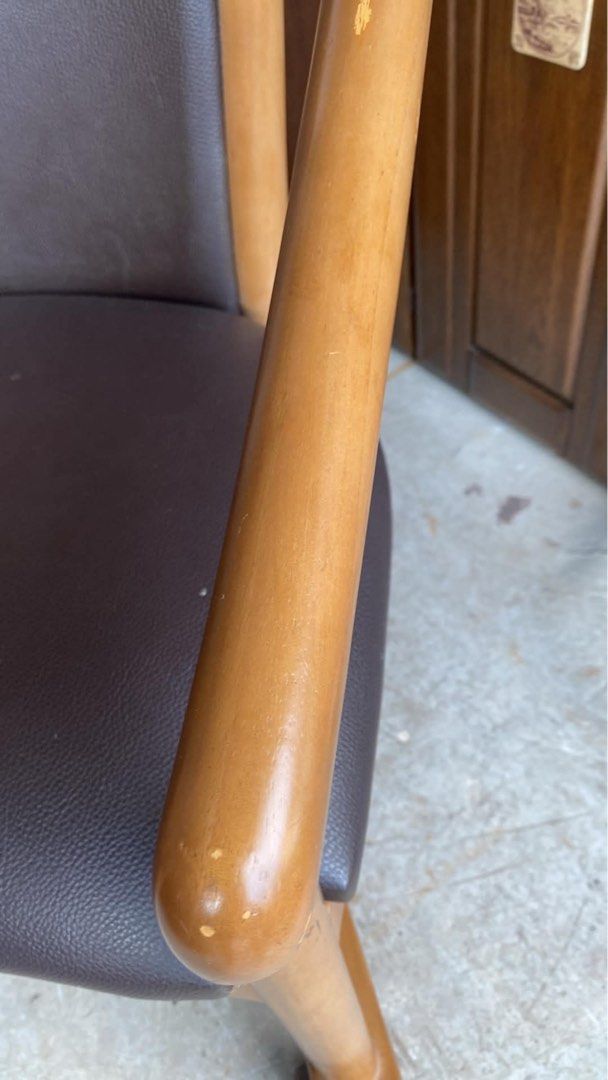 CHAIR with WHEELS‼️ (Category: Announcements) located in Manila. Submitted by nanzkie_2015 (Listing ID 1465863614, Image 3). Description: CHAIR: L21.5 W17 H17;31 inches *w/wheels *leather seat cover.