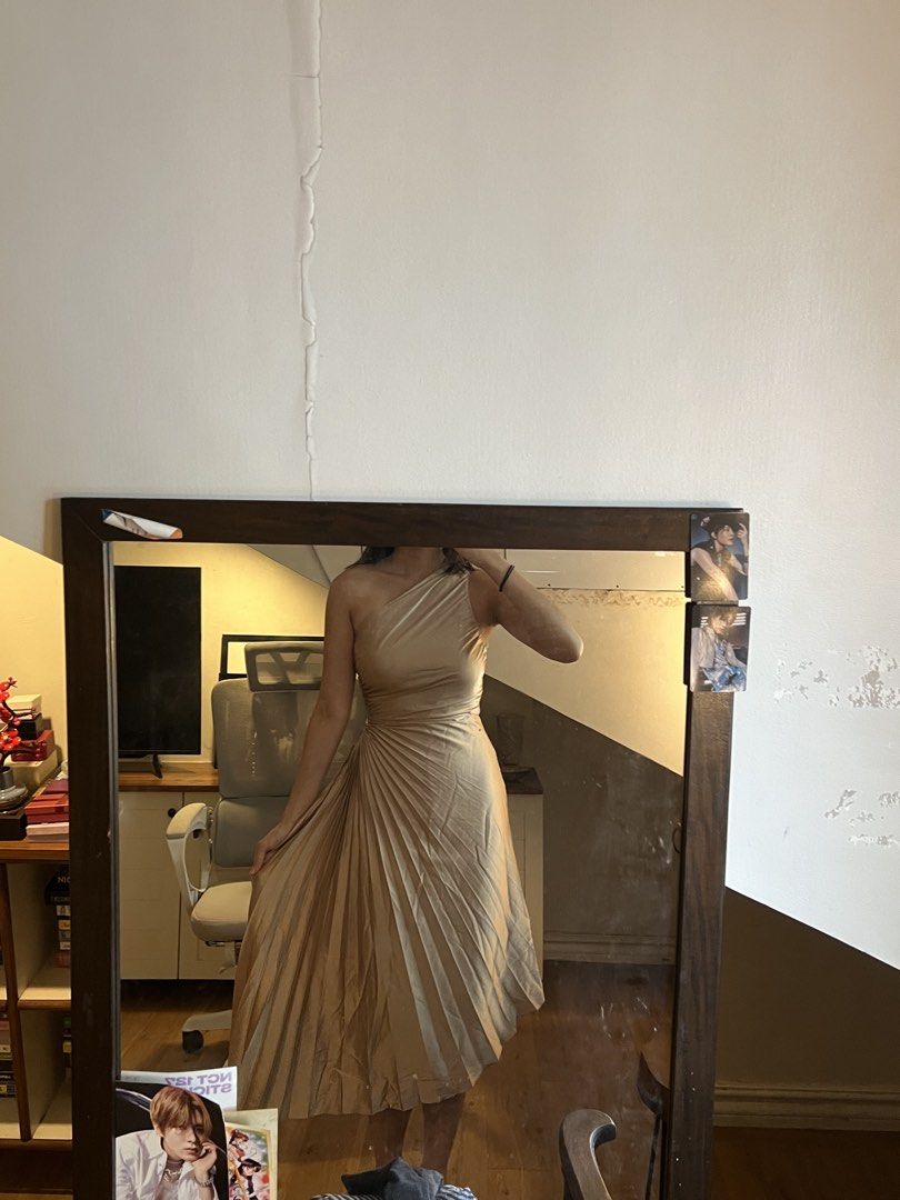 champagne silk evening dress (Category: Evening dresses & gowns) located in Davao. Submitted by hojichafromsips (Listing ID 1465892155, Image 1). Description: -dvo based -size XS - S -only used once for a debut -MOP: gcash -MOD: maxim meetup: jollibee circumferential rd. (near dmsf).
