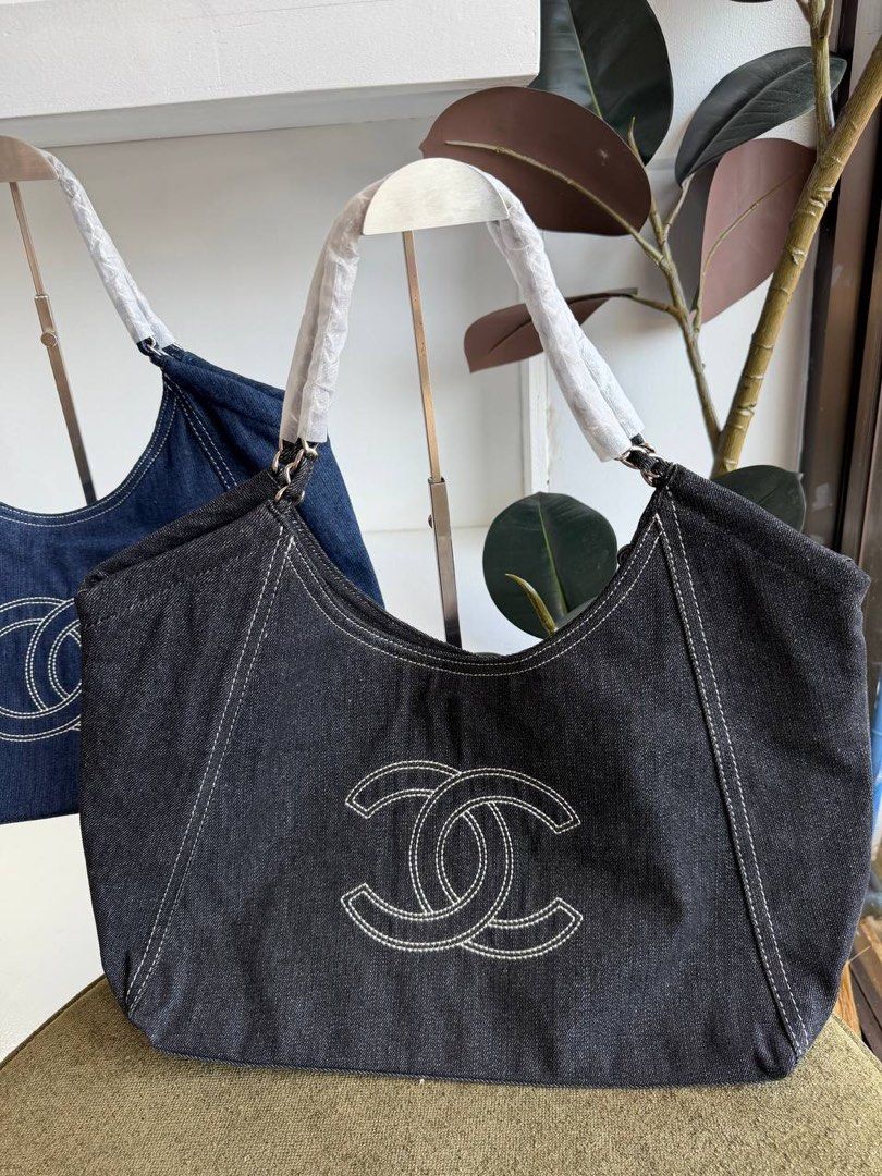 Chanel Denim Tote Bag (Category: Shoulder Bags) located in Manila. Submitted by nicolebendz (Listing ID 1465900395, Image 3). Description: Trendy alert 🔔 👀 CHANEL DENIM TOTE BAG ₱ 2,050 + SF —— • —— • Top Premium Quality (grabe quality and 3k bentahan online) • Ready to ship via J&T (2-3 days) **Actual pictures - Style: Denim Hobo Bag (Dark wash and black denim) - Details: Large white stitched interlocking CC logo, contrasting white topstitchin
