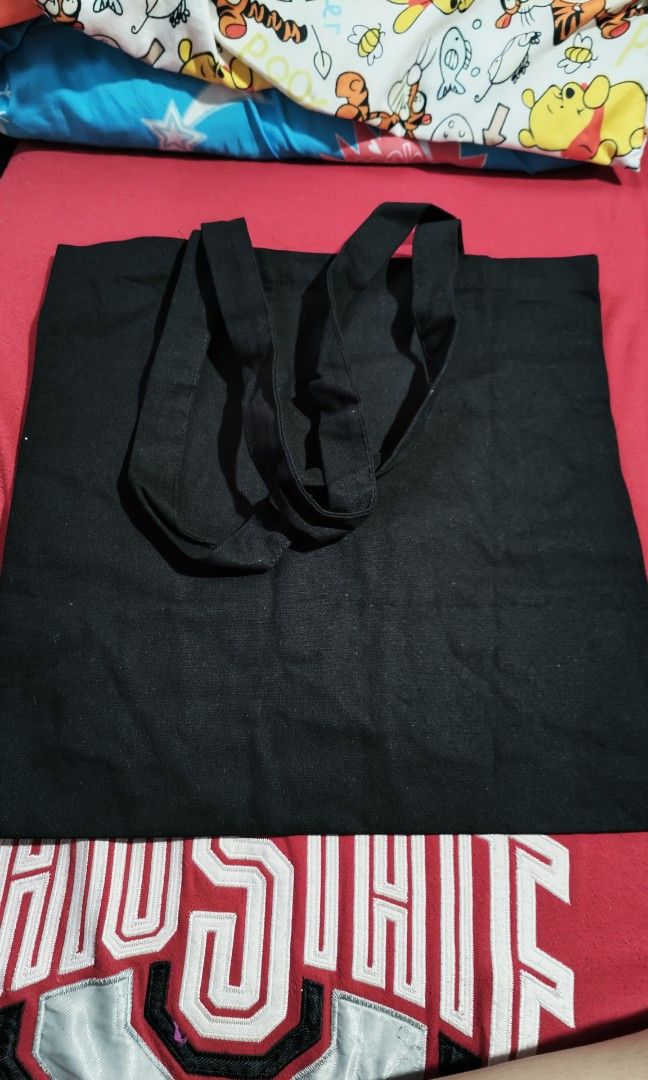 Chanel premiere funfair tote bag (limited) (Category: Luxury Bags & Wallets) located in Pasay City. Submitted by khim1202ma07307 (Listing ID 1465810076, Image 2). Description: .