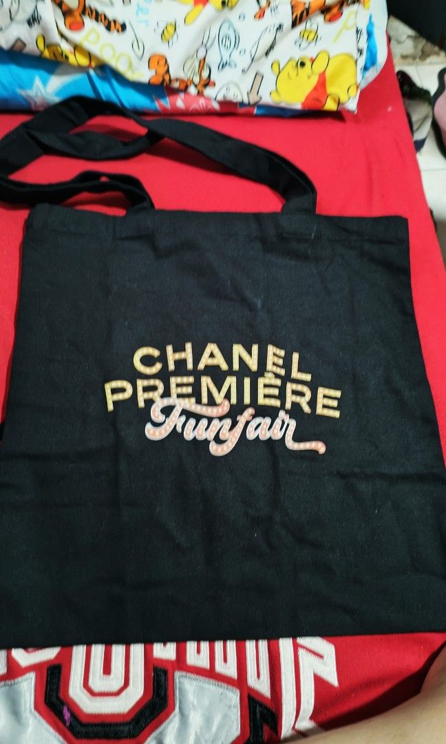 Chanel premiere funfair tote bag (limited) (Category: Luxury Bags & Wallets) located in Pasay City. Submitted by khim1202ma07307 (Listing ID 1465810076, Image 1). Description: .