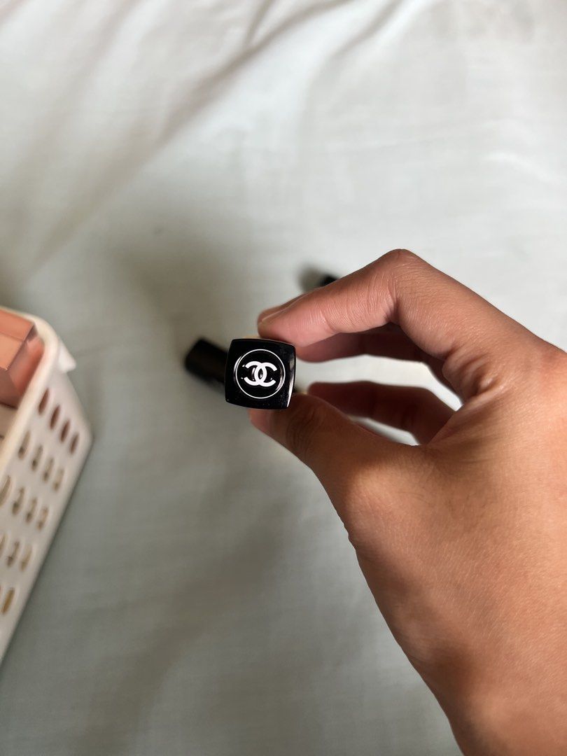 CHANEL ROUGE COCO GLOSS 119 (Category: Makeup) located in Balanga. Submitted by cantreplyherehahahaha (Listing ID 1465788425, Image 3). Description: bnew auth no box.