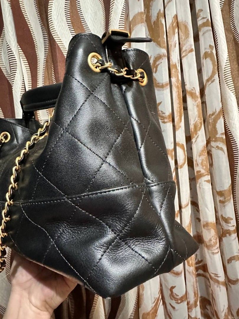 CHANEL TOTE BAG FROM JAPAN (Category: Luxury Bags & Wallets) located in Manila. Submitted by mrszregeng (Listing ID 1465791290, Image 3). Description: 🇯🇵 JAPAN PRELOVED 💯 GENUINE LEATHER WITH DUSTBAG MICROCHIPPED.