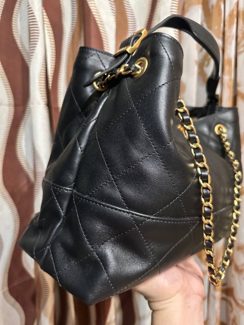 CHANEL TOTE BAG FROM JAPAN (Category: Luxury Bags & Wallets) located in Manila. Submitted by mrszregeng (Listing ID 1465791290, Image 2). Description: 🇯🇵 JAPAN PRELOVED 💯 GENUINE LEATHER WITH DUSTBAG MICROCHIPPED.