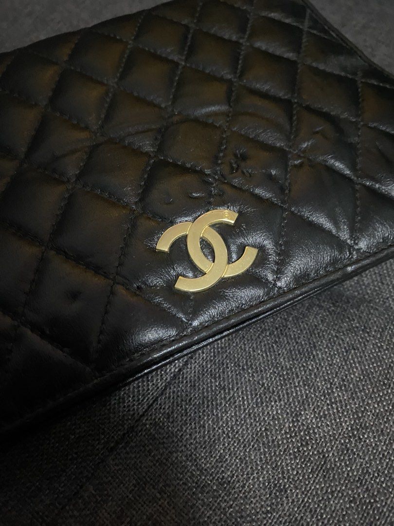 Chanel Vintage handbag (Category: Luxury Bags & Wallets) located in Caloocan City. Submitted by luxurymurayta888 (Listing ID 1465921363, Image 3). Description: goodcondition.