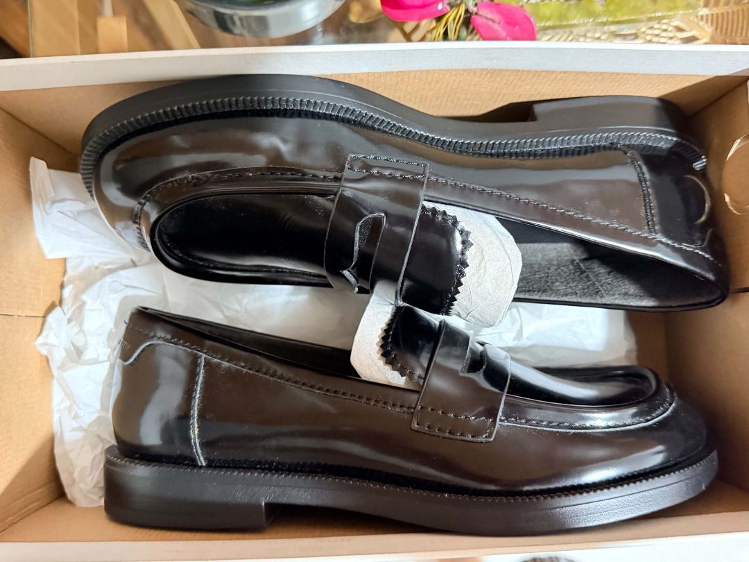 Charles & Keith Black Patent Loafers (Category: Loafers) located in Caloocan City. Submitted by brightforest-1fc6a8 (Listing ID 1465947501, Image 2). Description: ORIGINAL CHARLES & KEITH BLACK SHOES Original price: 4,500 Selling price: 3,800 Price is negotiable. Size: 38 100% authentic. Classic black design, good for work, events or daily use. 1 beses lang nagamit. Send a message for other info and to arrange..