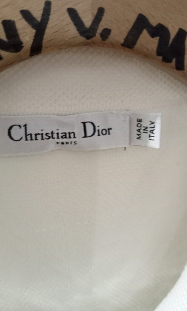 Christian Dior (Category: Luxury Apparel) located in Naga. Submitted by aboy1234245 (Listing ID 1465884310, Image 2). Description: Christian Dior Excellent washable stain W19-L22.