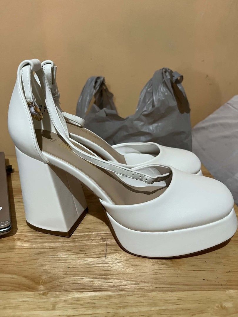 Chunky platform high heels (Category: Heels) located in Pasig City. Submitted by ladythings (Listing ID 1465821251, Image 2). Description: Dream Pairs Size 7US/ EU38 Brand new from US no box.