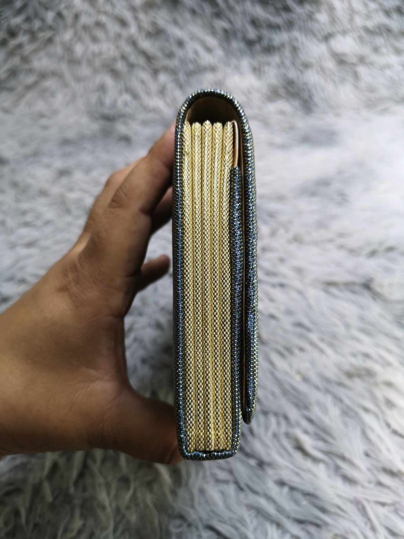 Circular Wave pattern Sleek Blue Clutch (Category: Clutches) located in Santa Cruz. Submitted by jmy_surplus.2 (Listing ID 1465883600, Image 2). Description: Size ; L - 5.3 W - 9 Color ; Blue Type ; Clutch Brand ; No brand Material ; Synthetic Style ; Sleek Blue Snap Closure Clutch LR 129 JMY 5 Batch #224.