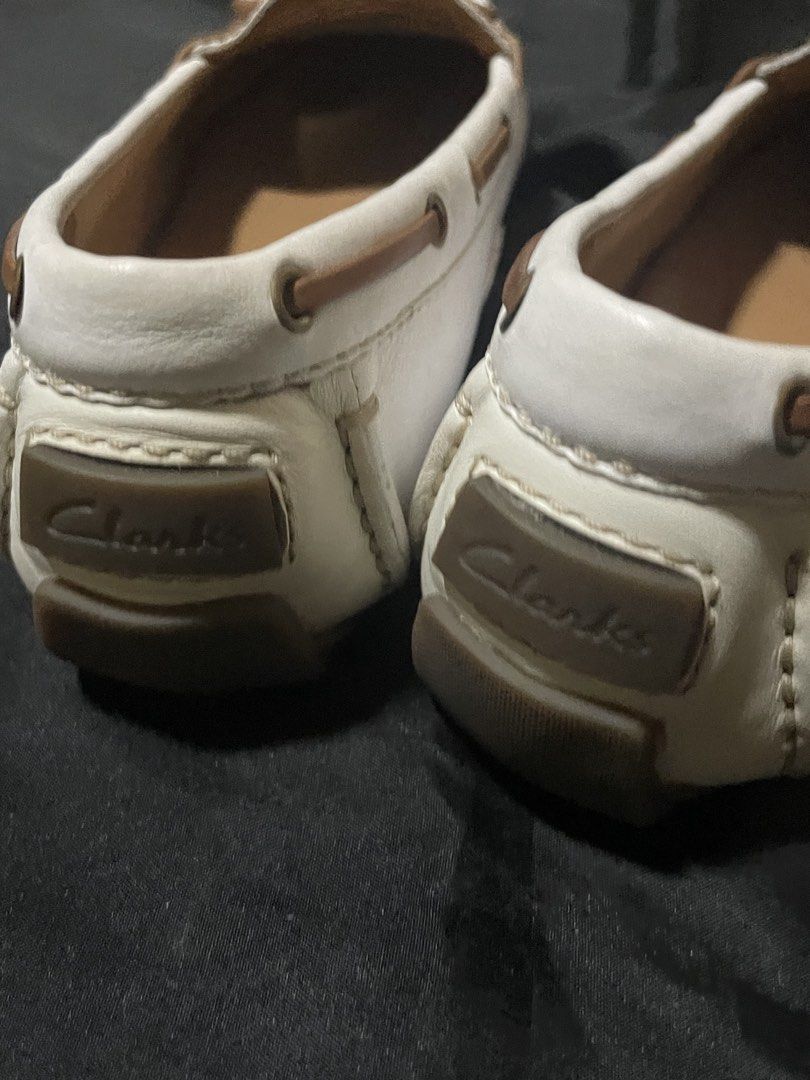 Clarks Artisan White Leather Moc Toe Loafers Drivers (Category: Loafers) located in Pateros City. Submitted by Saranghae (Listing ID 1465790624, Image 3). Description: ⏬️READ FIRST⏬️ - Brand: Clarks Artisan - Style: Slip-on driver loafers in white leather - Details: Brown bow accent, contrast stitching, debossed heel logo - Sole: Rubber grip pads on sole and heel for traction - Condition: Clean interiors with branded insoles - Versatility: Ideal 