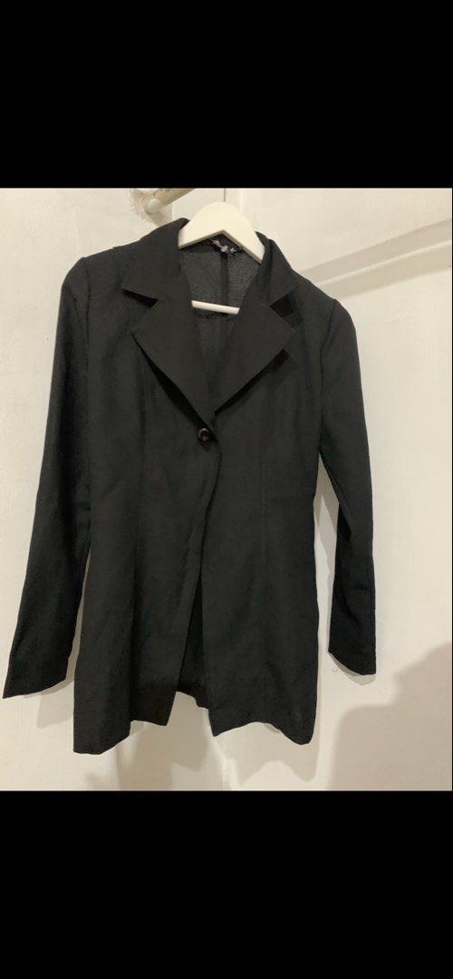 Classic Black Single Button Blazer Jacket (Category: Coats, Jackets and Outerwear) located in Manila. Submitted by spaceshop12345 (Listing ID 1465859064, Image 2). Description: - Color: Black - Style: Single-button blazer with classic lapel collar - Fit: Structured fit with clean tailoring and long sleeves - Fabric: Lightweight and comfortable - Versatility: Easy to style for work or casual everyday wear.