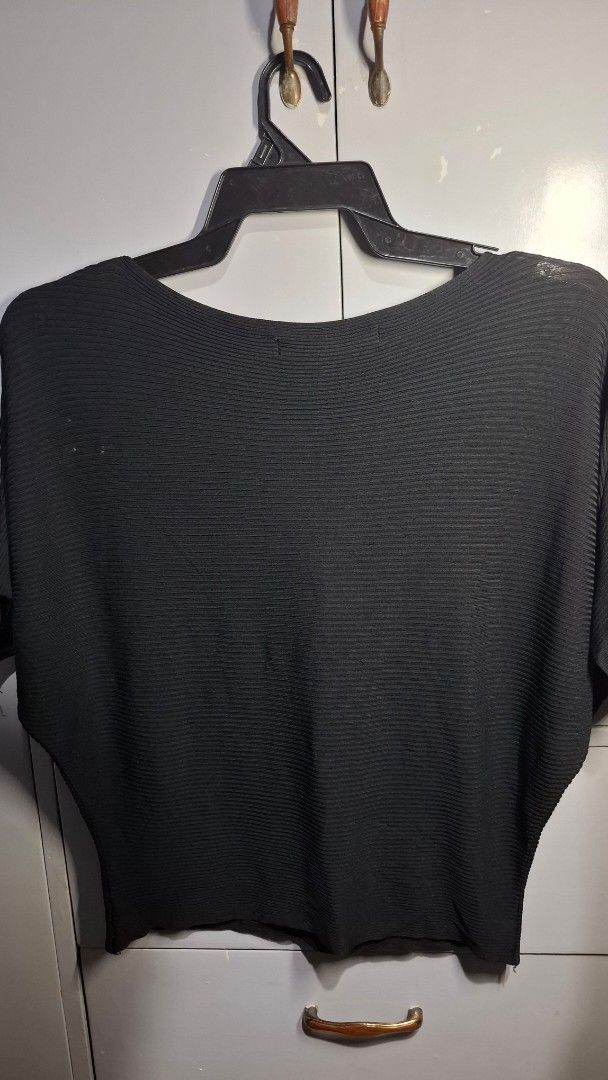 CLN Black Ribbed Sweater (Category: Longsleeves) located in Rodriguez. Submitted by cvlon (Listing ID 1465943044, Image 2). Description: - Can send more pics if interested - Pag madami kukunin auto discount (Pwede sa ibang damit basta nakapost sa account ko) - DM FOR INQUIRIES and EXACT MEASUREMENT FOR SIZES - Loc: Rodriguez, Rizal - MOP: Cash on Pickup/Gcash/MariBank/GoTyme - Shipping: J&T/Lalamove.
