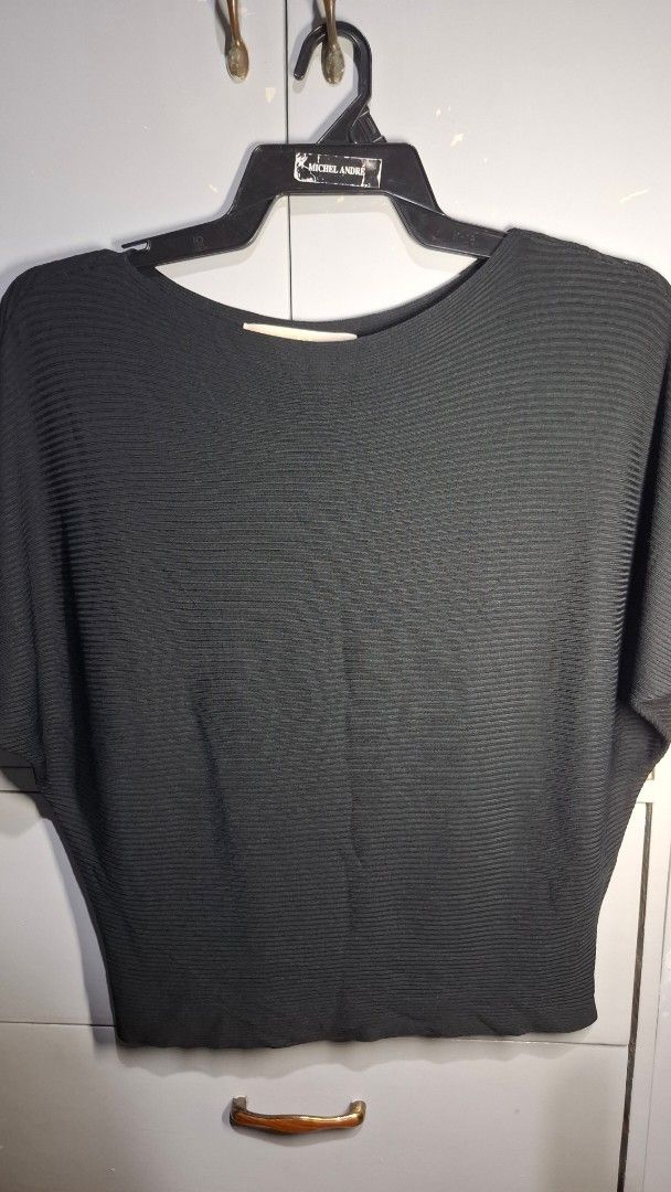 CLN Black Ribbed Sweater (Category: Longsleeves) located in Rodriguez. Submitted by cvlon (Listing ID 1465943044, Image 1). Description: - Can send more pics if interested - Pag madami kukunin auto discount (Pwede sa ibang damit basta nakapost sa account ko) - DM FOR INQUIRIES and EXACT MEASUREMENT FOR SIZES - Loc: Rodriguez, Rizal - MOP: Cash on Pickup/Gcash/MariBank/GoTyme - Shipping: J&T/Lalamove.