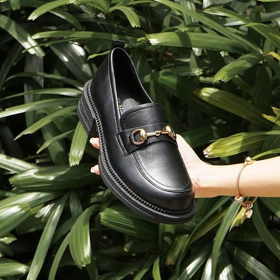 CLN Loafers – Black Cerus (Category: Loafers) located in Caloocan City. Submitted by shehadtogo.ph (Listing ID 1465783068, Image 2). Description: • Good as new, never been used outside • Size 38 • Condition: 10/10 • Comes with original box + shoe cover • 100% authentic Can send more photos/videos upon request. Just DM! 📩.