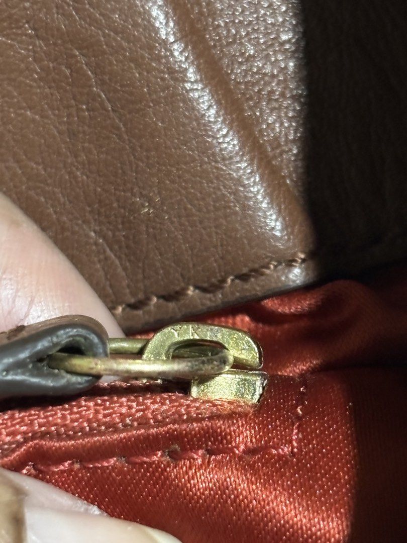 Coach (Category: Luxury Bags & Wallets) located in Manila. Submitted by purselovemalate (Listing ID 1465846790, Image 3). Description: No flaws Pure leather.