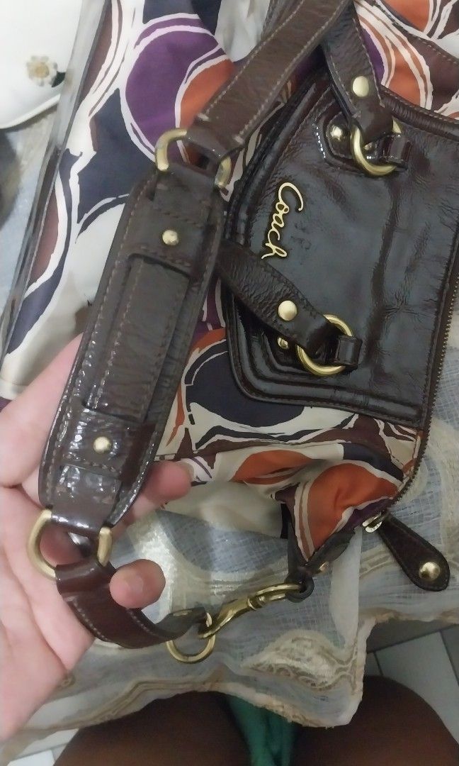 Coach (Category: Shoulder Bags) located in Ajuy. Submitted by josh_and_jewels (Listing ID 1465855724, Image 3). Description: coach sateen scarf print.