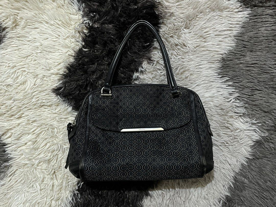 Coach Black Monogram Satchel Handbag (Category: Luxury Bags & Wallets) located in Manila. Submitted by strwb.clo (Listing ID 1465881585, Image 1). Description: ‼️READ FIRST BEFORE BUYING‼️ Bag: Coach (legit) Important Notes: Galing pa siyang U.S also, manage your expectations since it is a PRELOVED bag. - Used this mga 3 times specifically, if there’s occasion lang. - There’s FLAWS. (Minimal scratches sa outer sa may leather part.) See the pictur