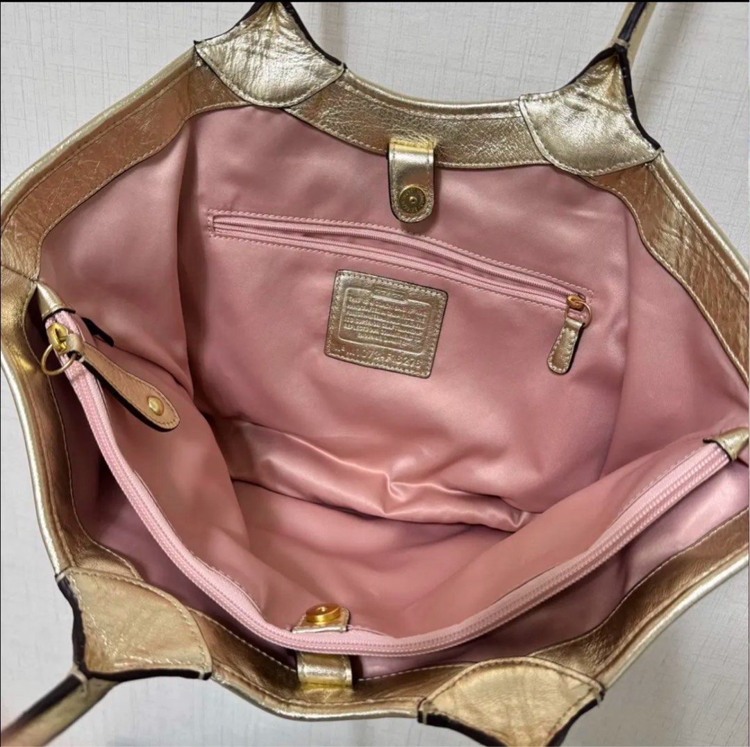 Coach Bleecker floral bag (Category: Luxury Bags & Wallets) located in Leyte. Submitted by _dearvintage (Listing ID 1465838405, Image 2). Description: ETA: 1-2 weeks from Japan ✈️ Dm for more info :).