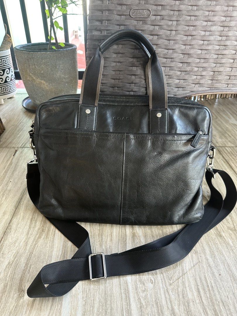 COACH BRIEFCASE F70812 (Category: Luxury Bags & Wallets) located in Cavite. Submitted by pidiyey (Listing ID 1465824532, Image 1). Description: in very good condition replacement strap genuine leather original check pics for reference.