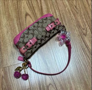 (Category: ) located in . Submitted by _dearvintage (Listing ID 1465875668, Image 1). Description: .