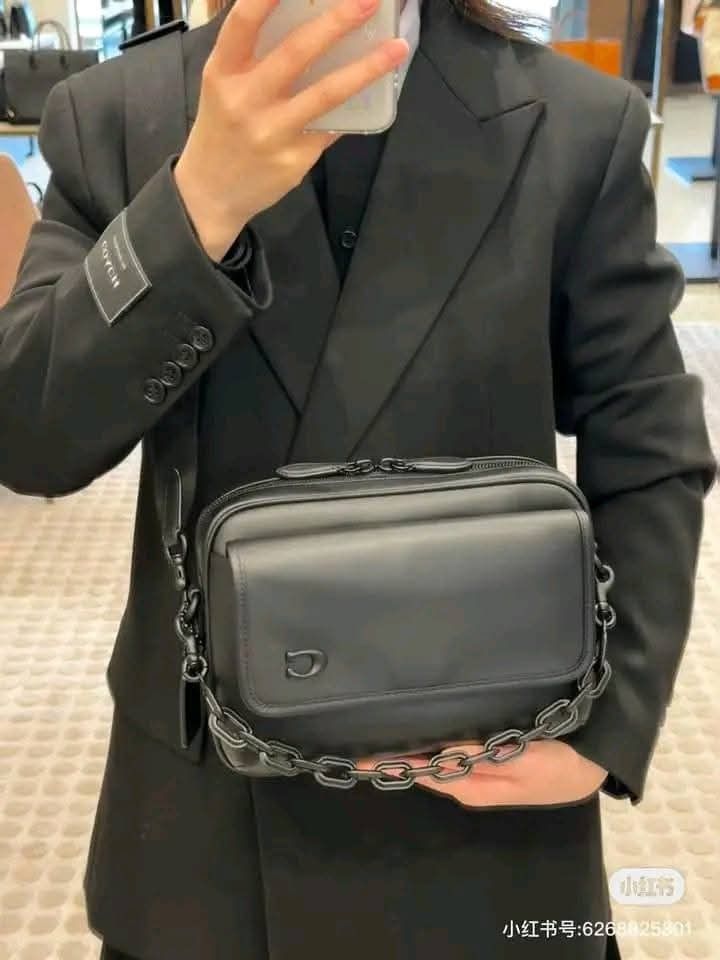 Coach Charter Flap Crossbody Bag (Category: Sling Bags) located in Manila. Submitted by msddirectfactoryoutlet (Listing ID 1465920571, Image 3). Description: .