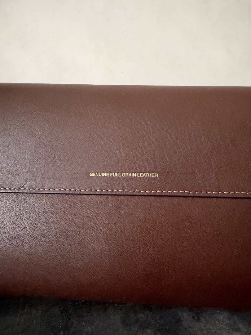 Coach chelsea 36 (Category: Shoulder Bags) located in Singapore. Submitted by implusebuyer02 (Listing ID 1465622063, Image 6). Description: - Brand/Model: Coach Chelsea 36 Bag - Color: Maple - Condition: used but 9/10 - rtp $750.